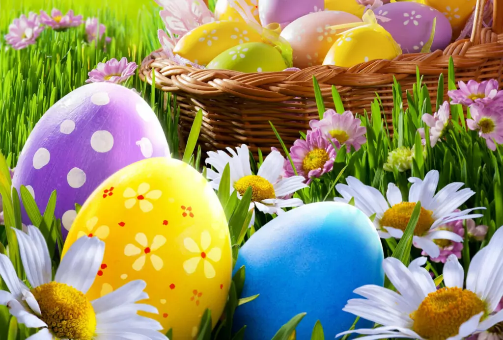 Боядисване на яйца - Велика събота Боядисване на яйца - Велика събота