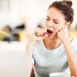 Недостигът на сън водел до нездравословно хранене