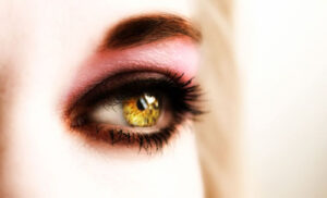 жълти очи