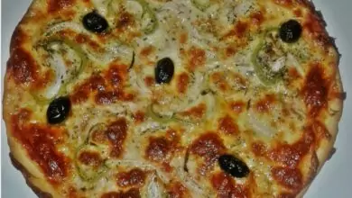 Пица с шунка и кашкавал с домашно приготвено тесто