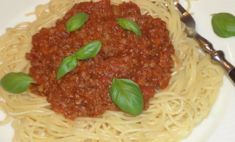Спагети със сос болонезе