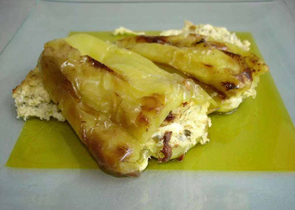 Пълнени чушки с извара