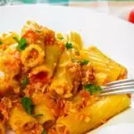 Макарони с доматен сос