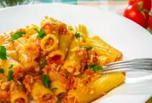 Макарони с доматен сос