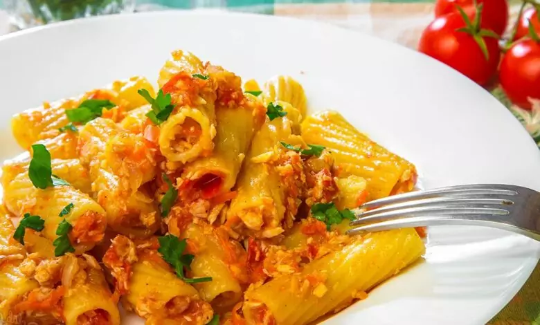 Макарони с доматен сос