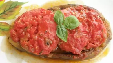 патладжани с кайма и доматен сос