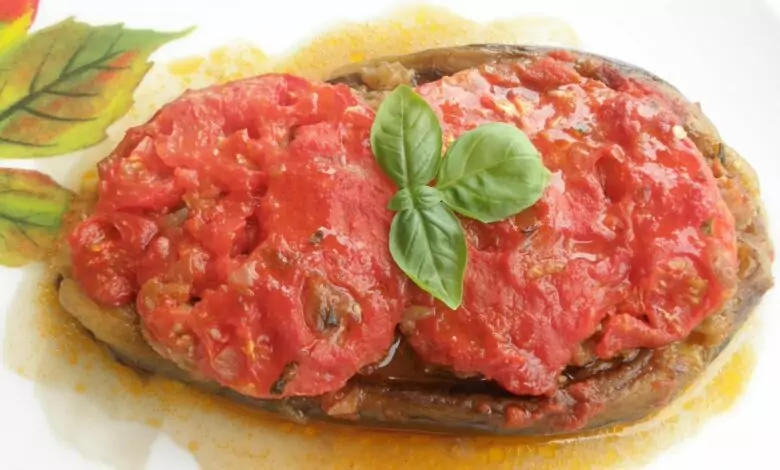 патладжани с кайма и доматен сос