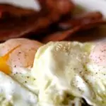 Пържени яйца с бекон