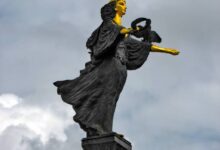 статуя Св. София