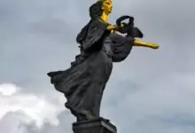 статуя Св. София