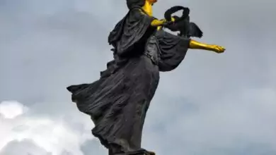 статуя Св. София