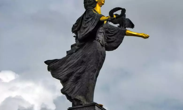 статуя Св. София