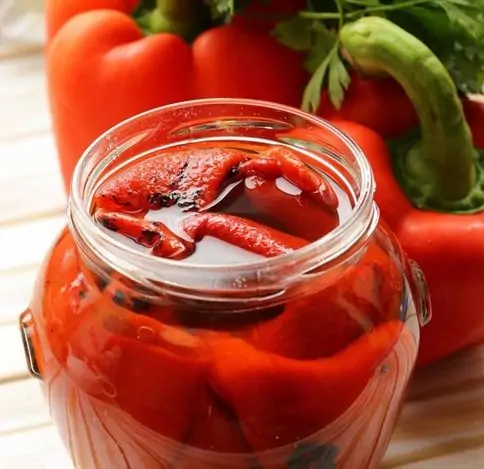 червени чушки мариновани