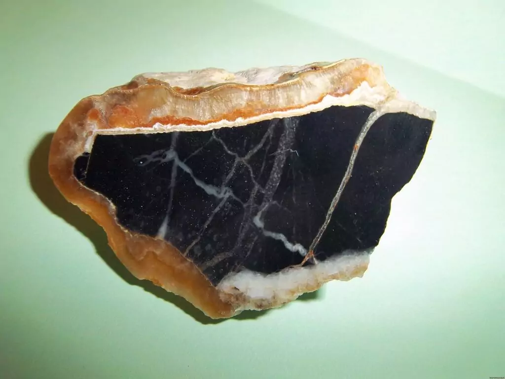 Кристал Оникс