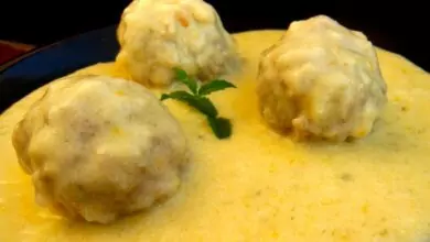 Кюфтета с бял сос