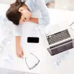 Кратката дрямка в офиса е полезна