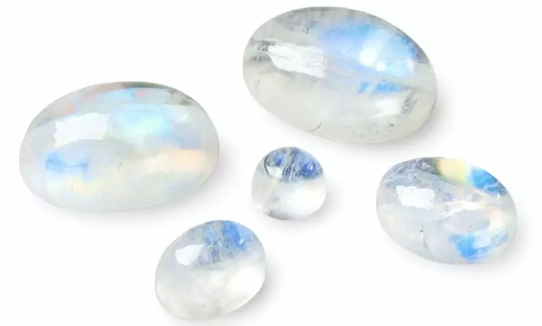 Лунен камък