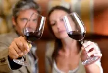 Млади с вино