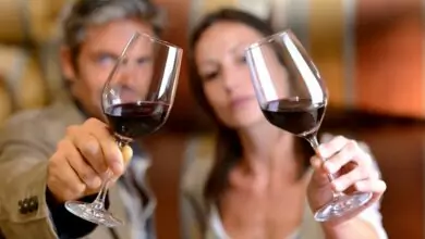 Млади с вино