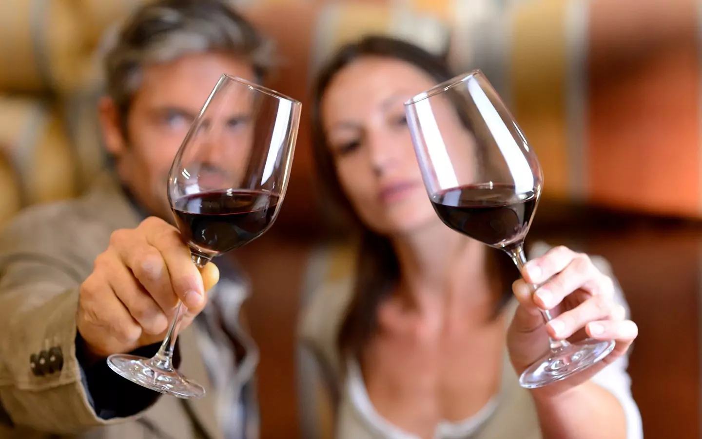 Млади с вино