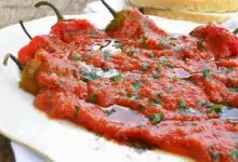 Печени чушки с доматен сос