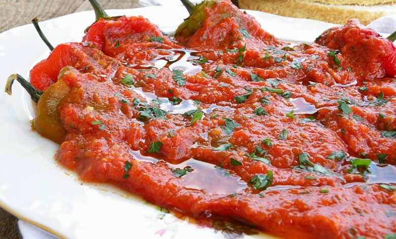 Печени чушки с доматен сос