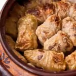 Постни зелеви сърмички в гювеч