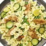 Салата с фарфале и пилешко месо