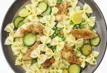 Салата фарфале с пилешко месо