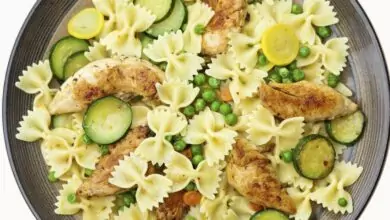 Салата фарфале с пилешко месо