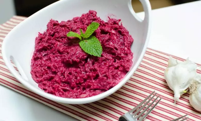 Салата с чербено цвекло и майонеза