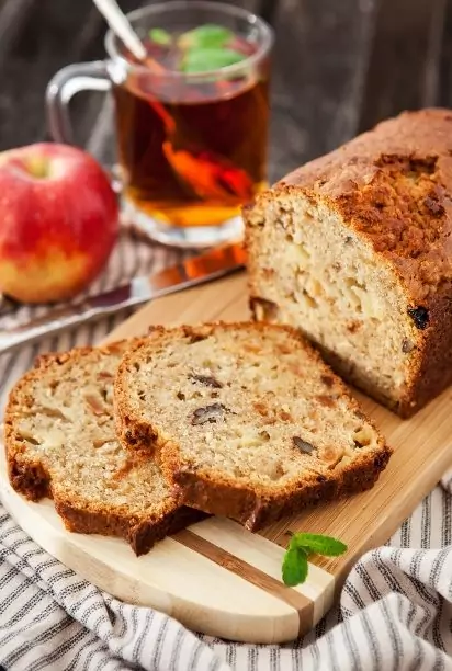 сладкиш с ябълки