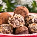 Шоколадови трюфели с ром и стафиди