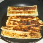 Баница на тиган със сирене и яйце