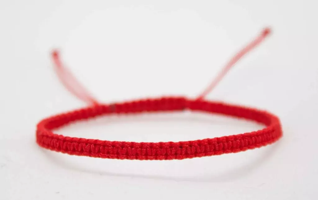 Защо червения конец е силен талисман?