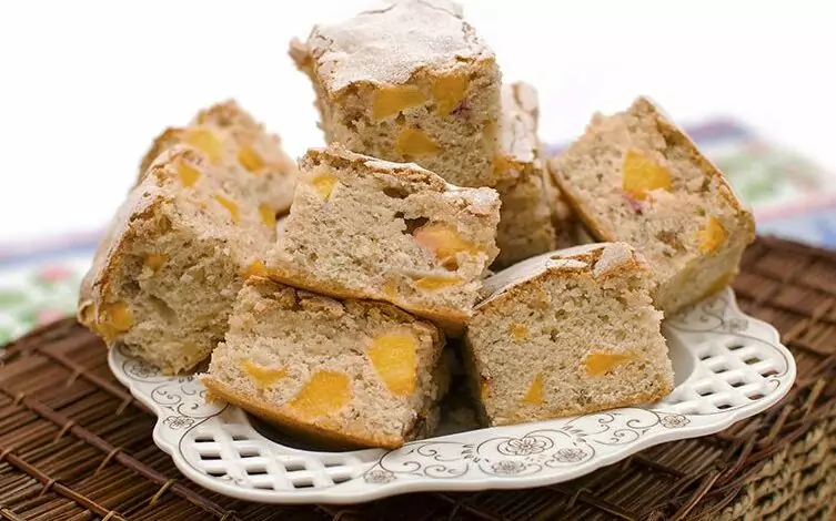 сладкиш с праскови