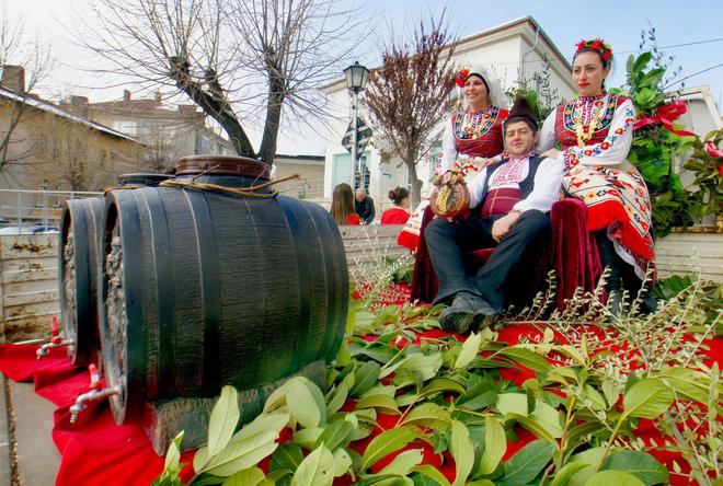 Традиции и обичаи за Трифоновден - виното