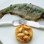 Печена пъстърва с лимоново масло и булгур