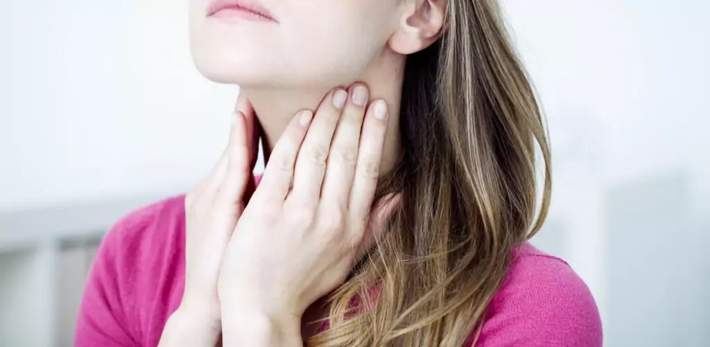 Болежките в гърлото се лекуват с гаргара Болежките в гърлото се лекуват с гаргара