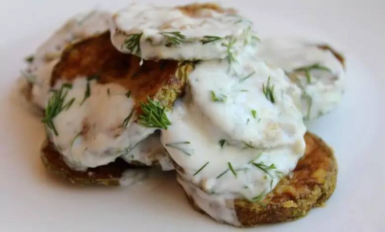 Панирани тиквички с копър