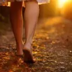 Ходете с боси крака