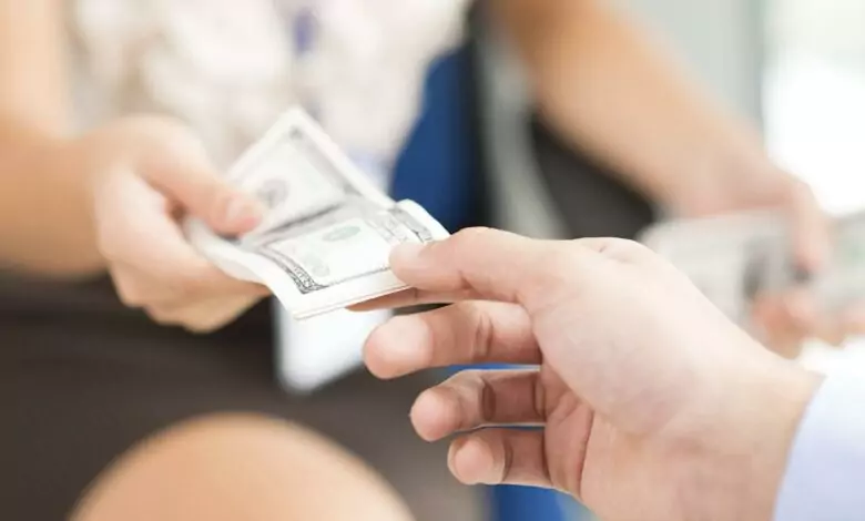 пари назаем