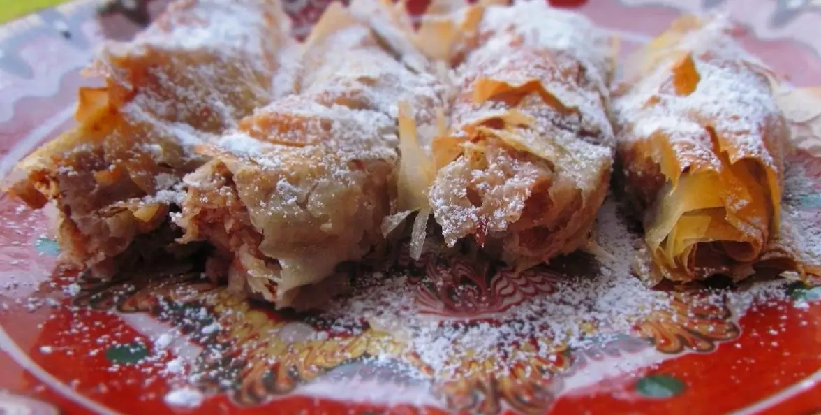 Баница с ябълки и локум