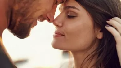 мъж харесва жена