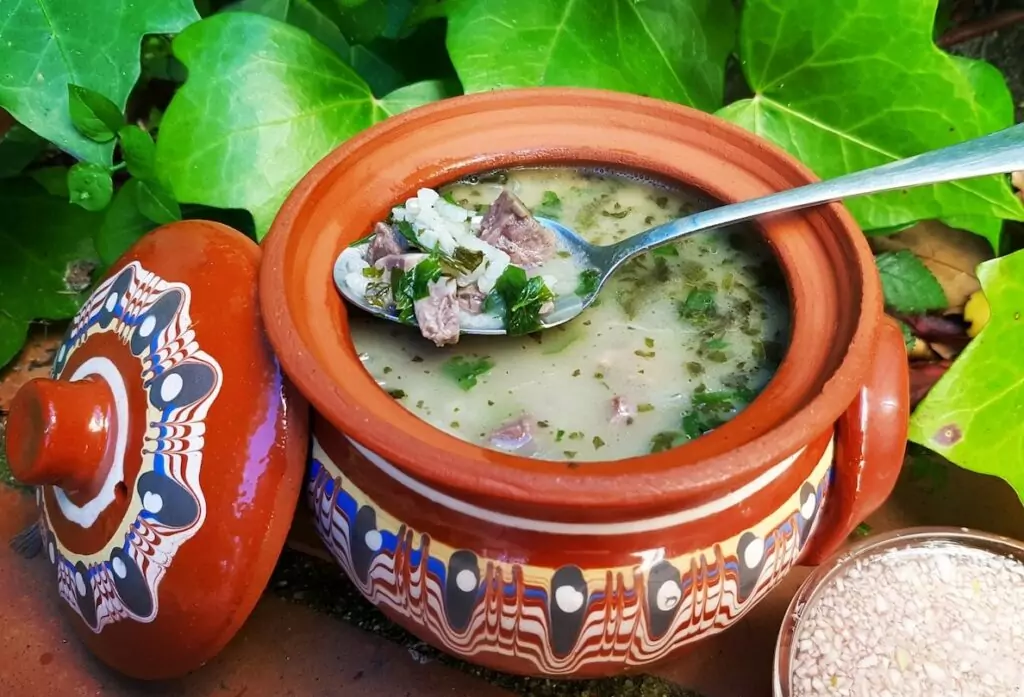 Трапезата за Гергьовден - агнешка дроб чорба Трапезата за Гергьовден - агнешка дроб чорба