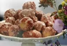 Бухтички с череши и шоколадов сос