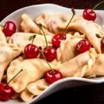 Кнедли с извара и череши