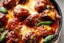 Кюфтета на тиган с доматен сос и кашкавал