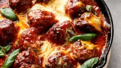 Кюфтета на тиган с доматен сос и кашкавал