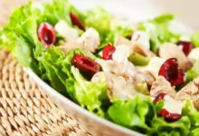 Салата с пиле и сирене фета и череши